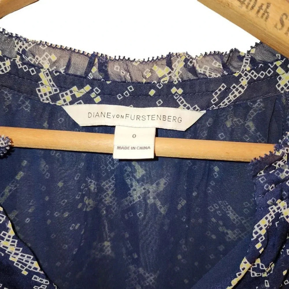 Diane Von Furstenberg Blouse Top Womens Size 0 Navy Blue Leysa Silk Long Sleeve - Picture 3 of 12